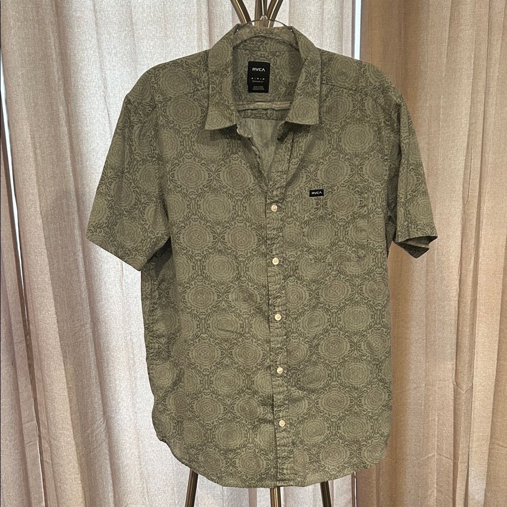 RVCA Men's grayish green Patterned Button Down Shirt‎